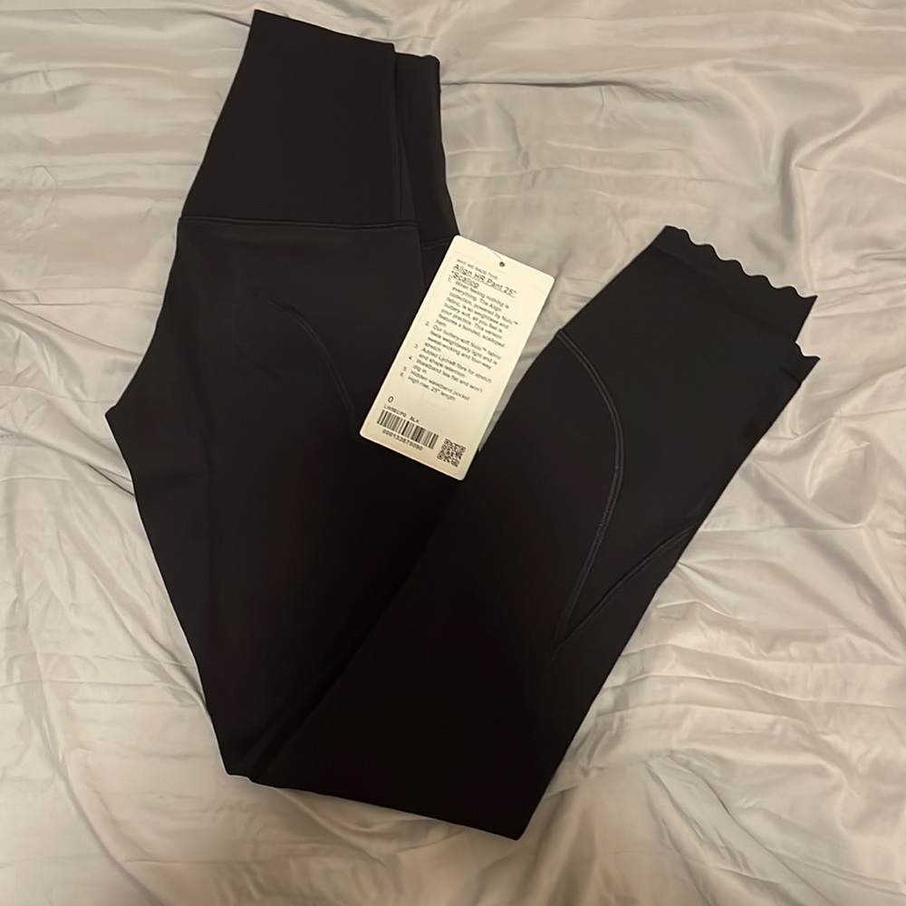 NWT scallop align legging